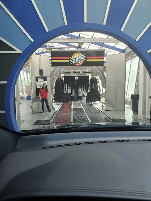 Zips Car Wash Picture 7