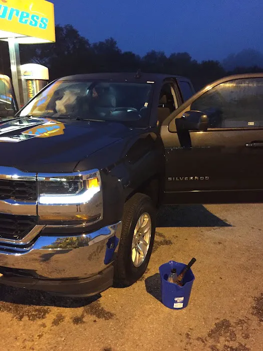 T's Car Wash Picture 5