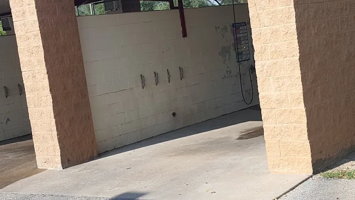 T's Car Wash Picture 4