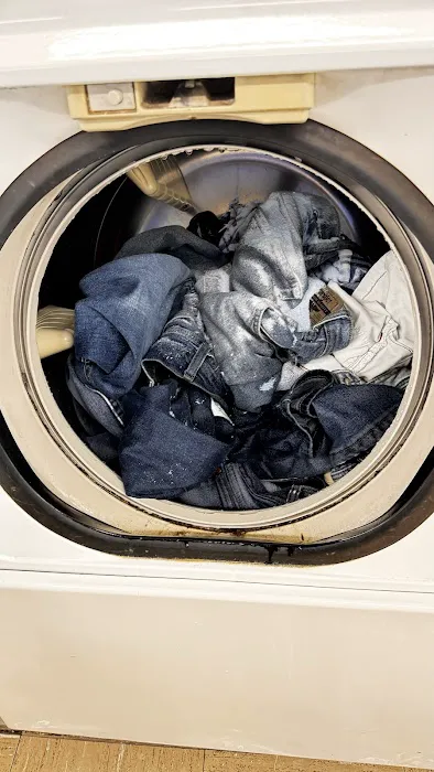 Car Wash & Laundromat Picture 2