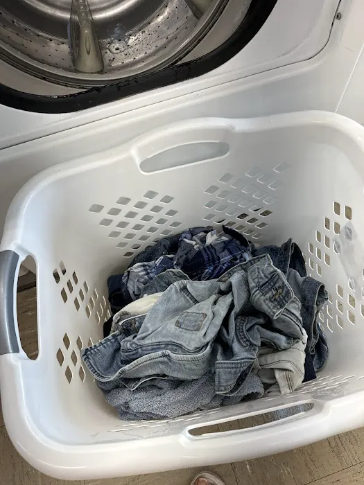 Car Wash & Laundromat Picture 3