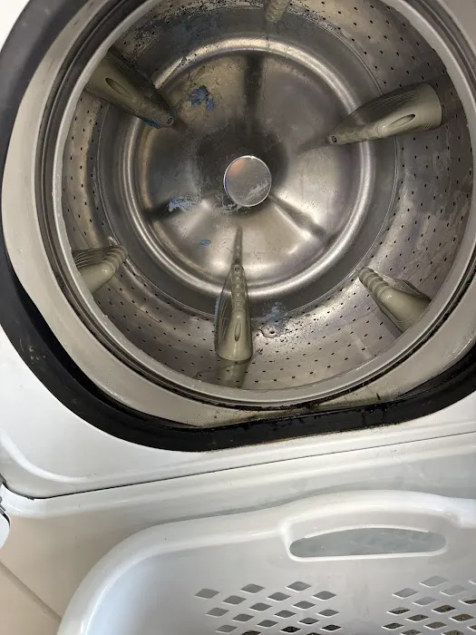 Car Wash & Laundromat Picture 7