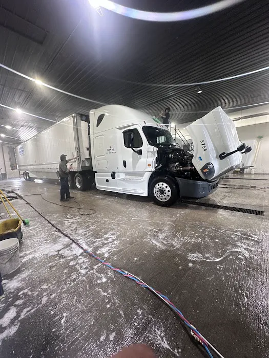 Mike's Five Star Truck Wash Picture 5