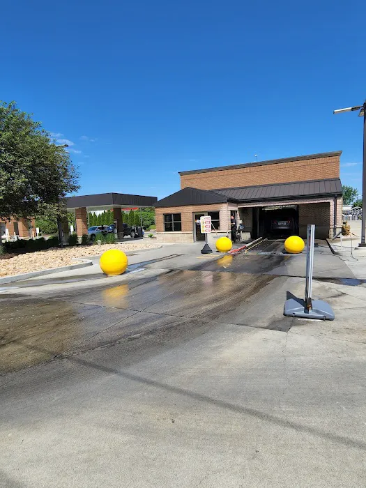 Crew Carwash Picture 4