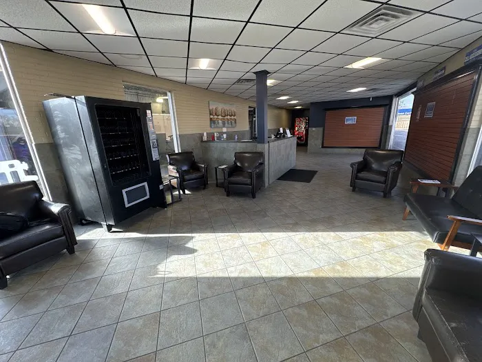 Sparkling Image Car Wash Picture 1