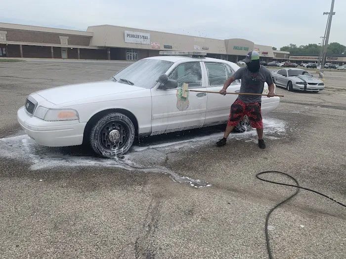 R&T HAND CAR WASH LLC Picture 9