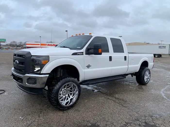 R&T HAND CAR WASH LLC Picture 6