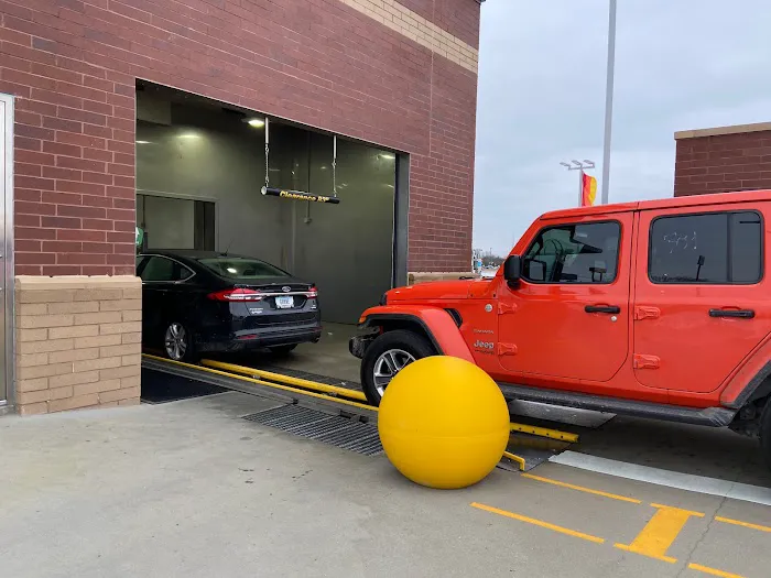 Crew Carwash Picture 10