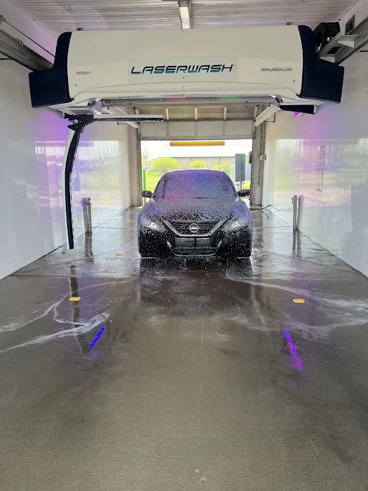 Big Splash Car Wash Picture 3