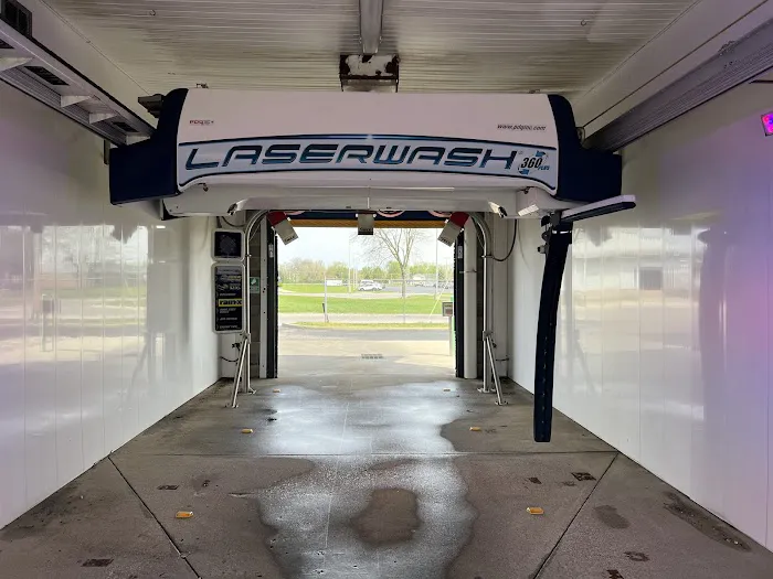 Big Splash Car Wash Picture 1