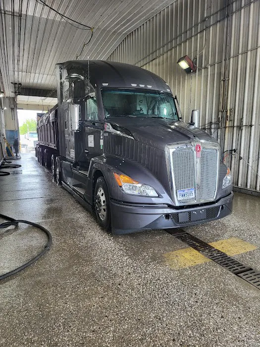 First Class Truck Wash Picture 3