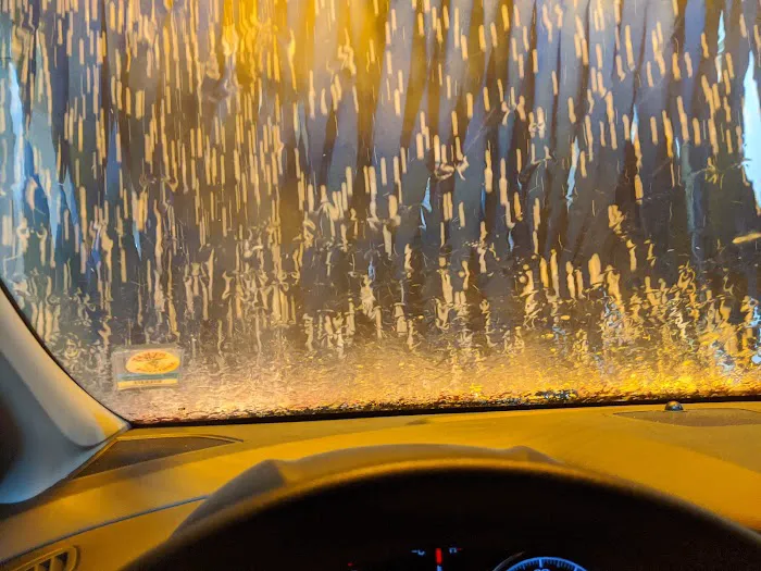 Royal Splash Car Wash Picture 4