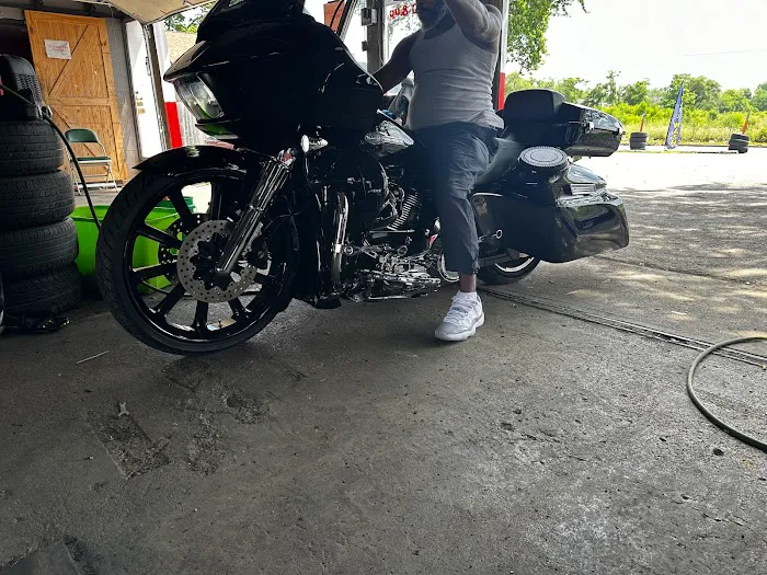 Brothers Hand Carwash & Tires Picture 10