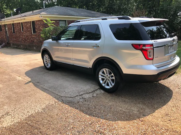 Hill carwash and detail Picture 4