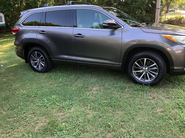 Hill carwash and detail Picture 5