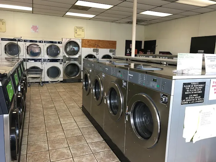 Bud's Car Wash and Laundry Picture 1