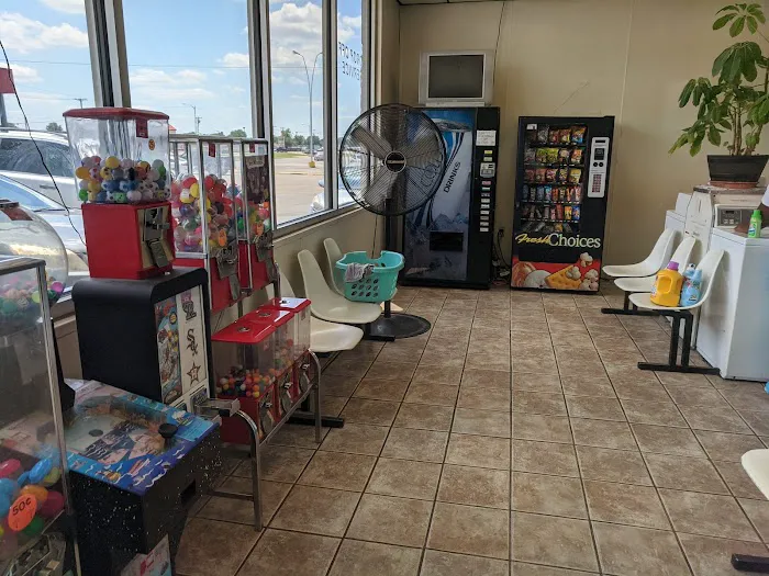 Bud's Car Wash and Laundry Picture 9