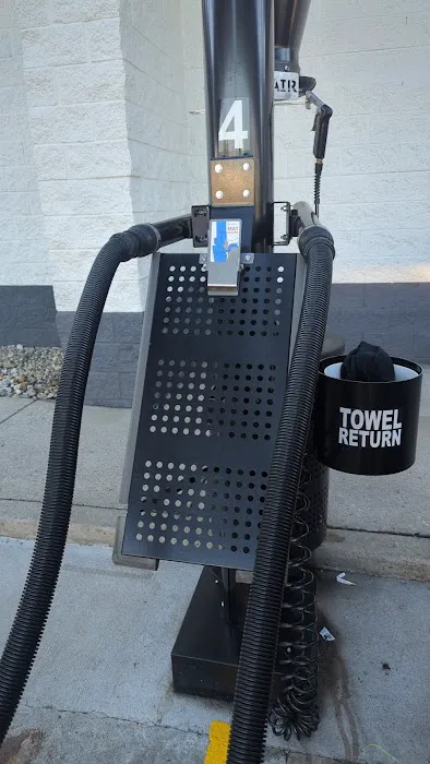 Club Car Wash Picture 9