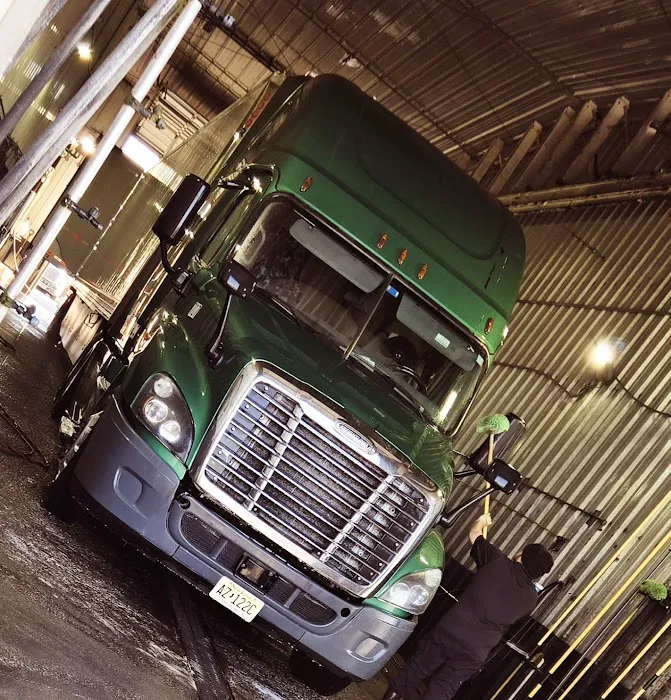 Pride Truck Wash - Franklin Picture 3