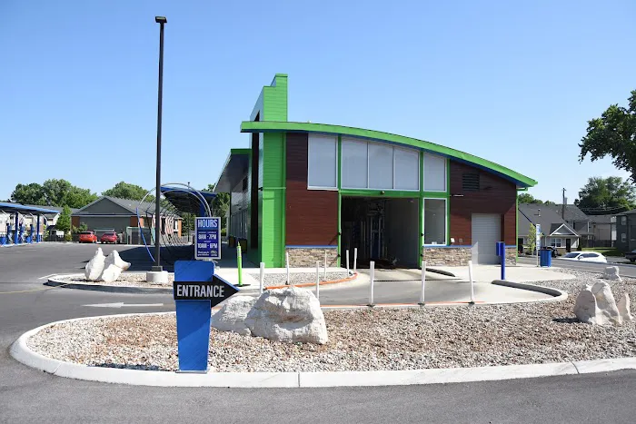 Fast Freddy’s Car Wash Picture 1