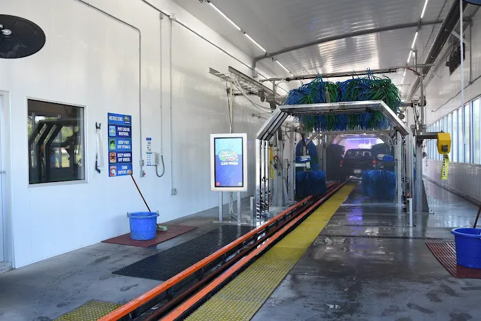 Fast Freddy’s Car Wash Picture 2