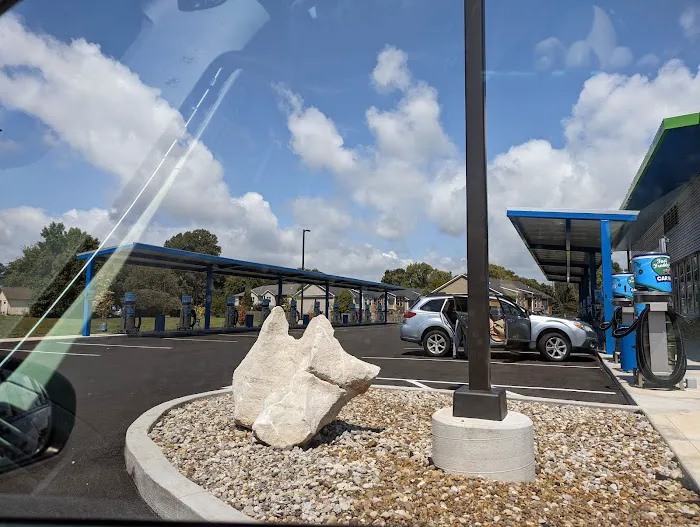 Fast Freddy’s Car Wash Picture 8