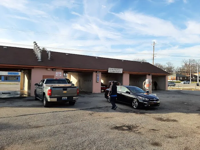 Clay's Car Wash Picture 3