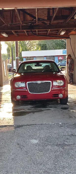 Clay's Car Wash Picture 1