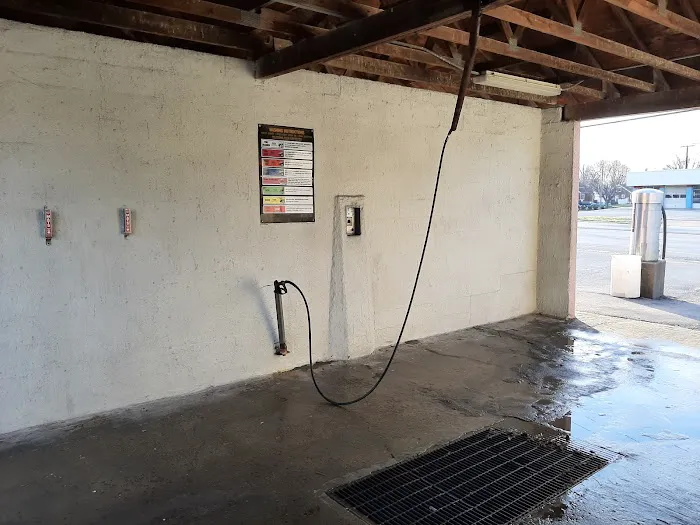 Clay's Car Wash Picture 6