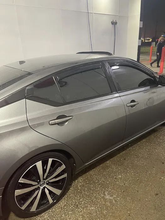 Fountains Auto Wash Picture 2