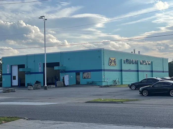 Blue Beacon Truck Wash of Bloomington, IL Picture 6