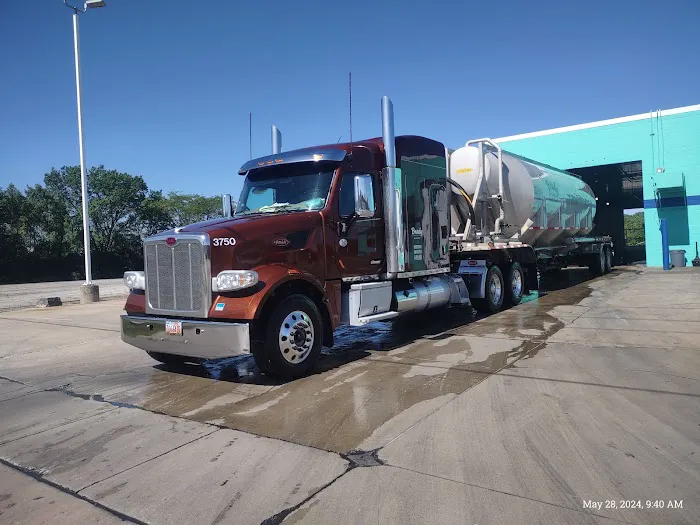 Blue Beacon Truck Wash of Bloomington, IL Picture 9