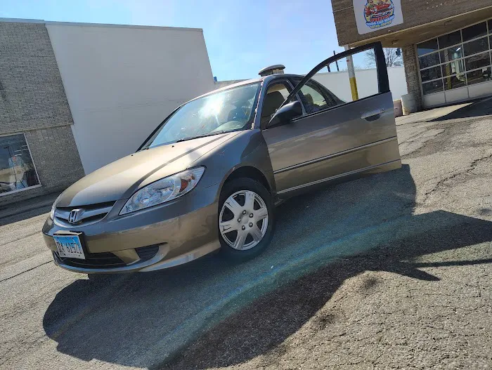 Primos Hand Car wash & Detail Center Picture 9