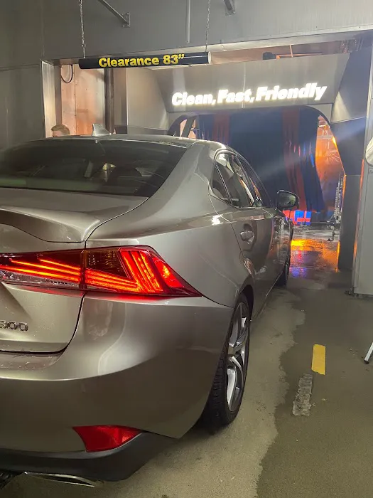 Crew Carwash Picture 4