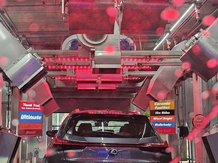 Crew Carwash Picture 4