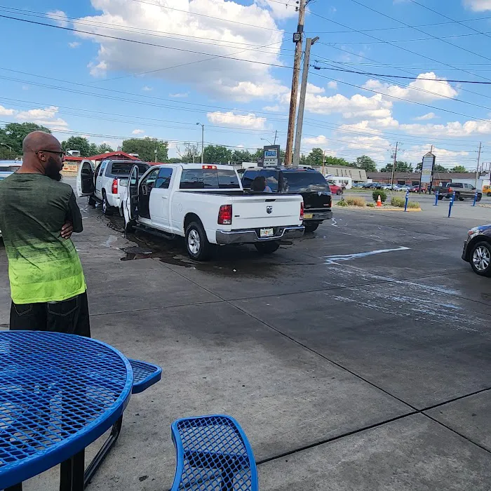 Sparkling Image Car Wash Picture 2