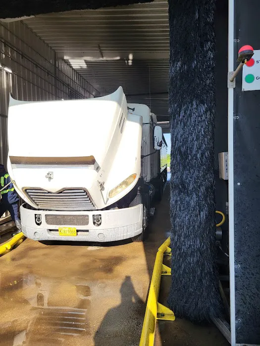 Truck Wash at Love's Travel Stops Picture 10
