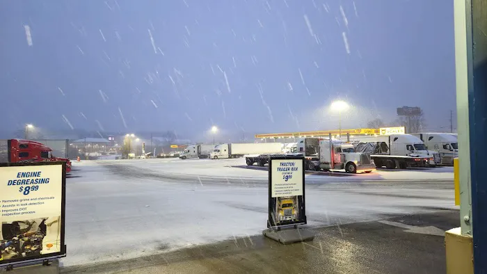 Truck Wash at Love's Travel Stops Picture 9