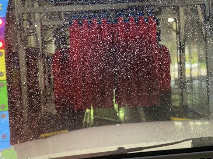Buzz In Express Car Wash Picture 4
