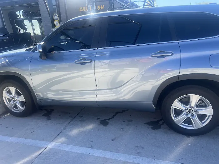 Whistle Express Car Wash Picture 2