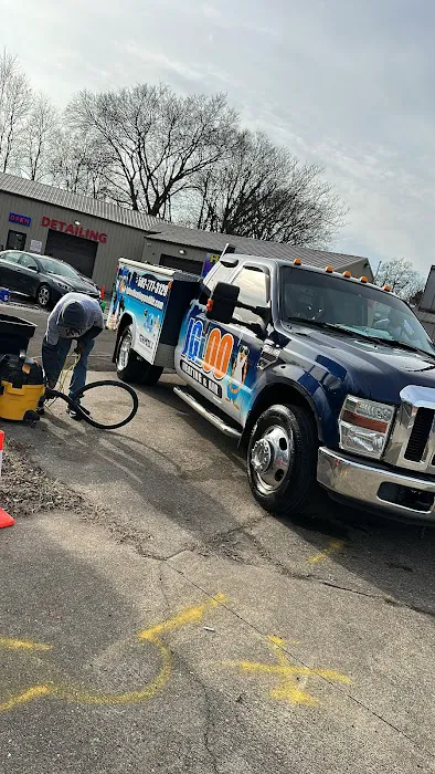 HAND Car Wash Picture 6