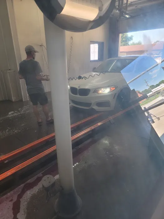 Wash-O-Rama Car Wash Picture 2
