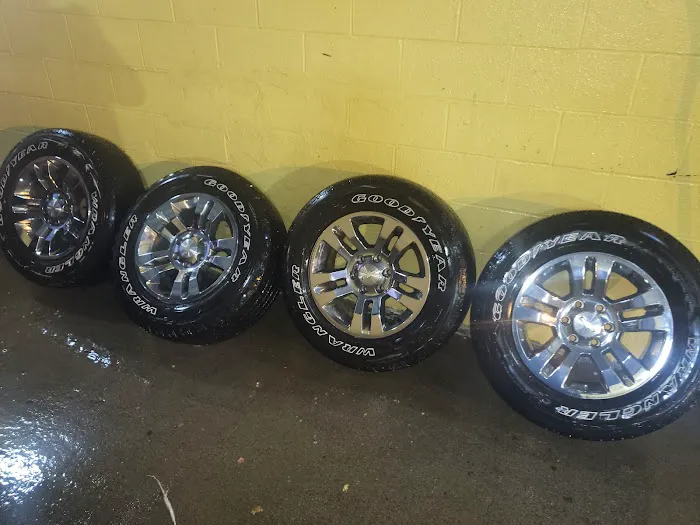 Gilmore Car Wash Picture 5