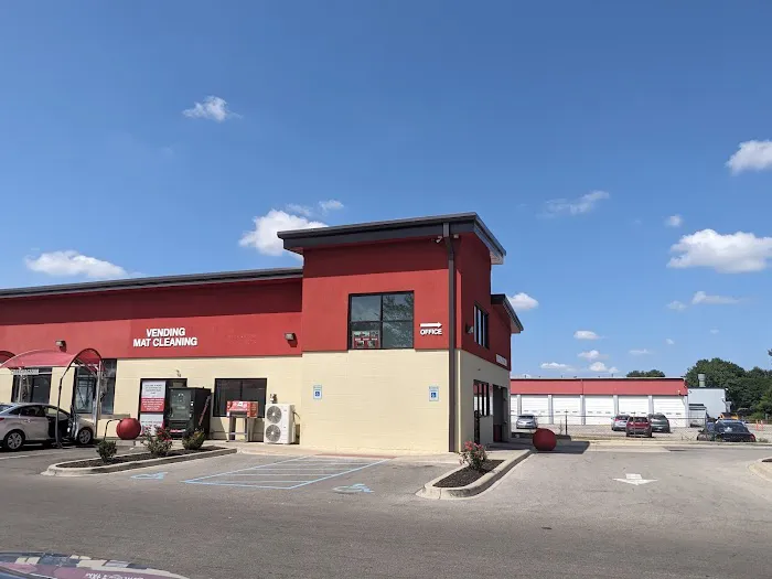 Whistle Express Car wash Picture 4