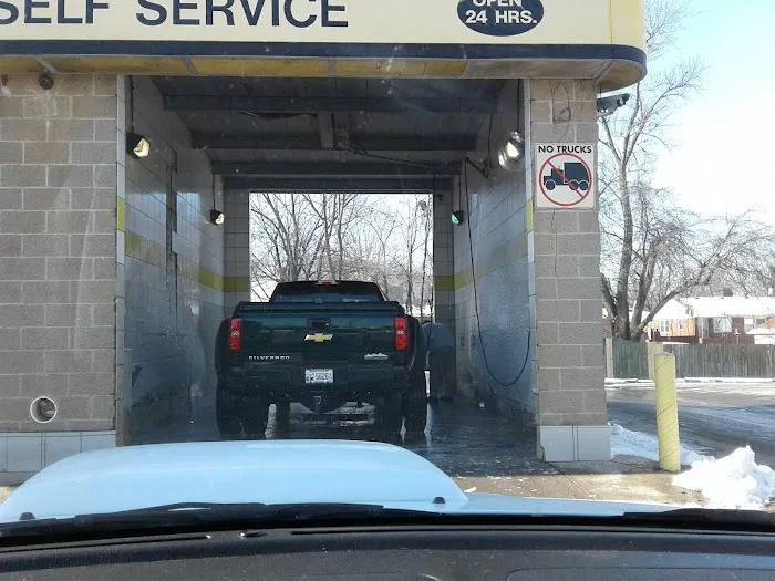 Wash-N-Shine Car Wash Picture 4