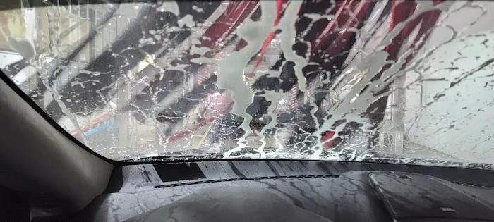 Clementine's Carwash Picture 5