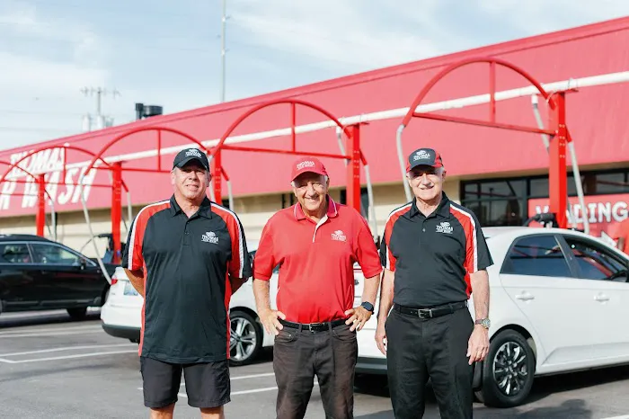 Clementine's Carwash Picture 1