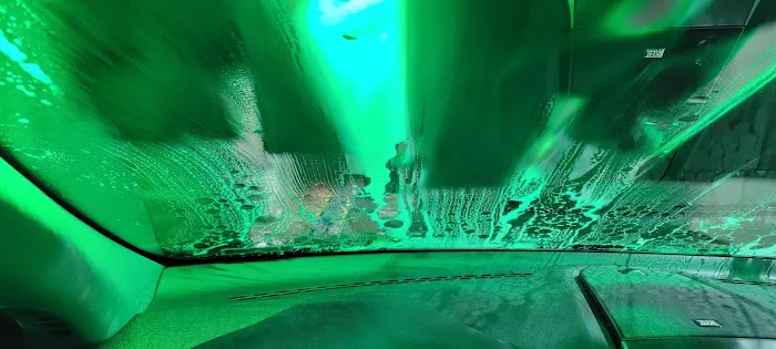 Clementine's Carwash Picture 3