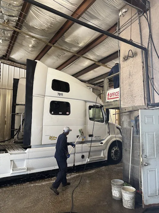 Diamond Truck & trailer Wash Picture 10