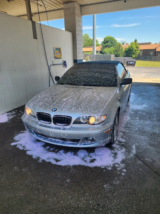 Deno's Car Wash Picture 5